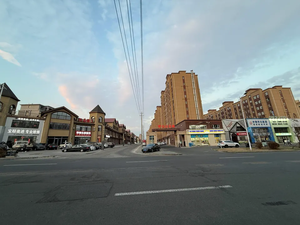 Сеть круглосуточных мини-маркетов «Мэйжилун» (рядом с храмом), фото 1